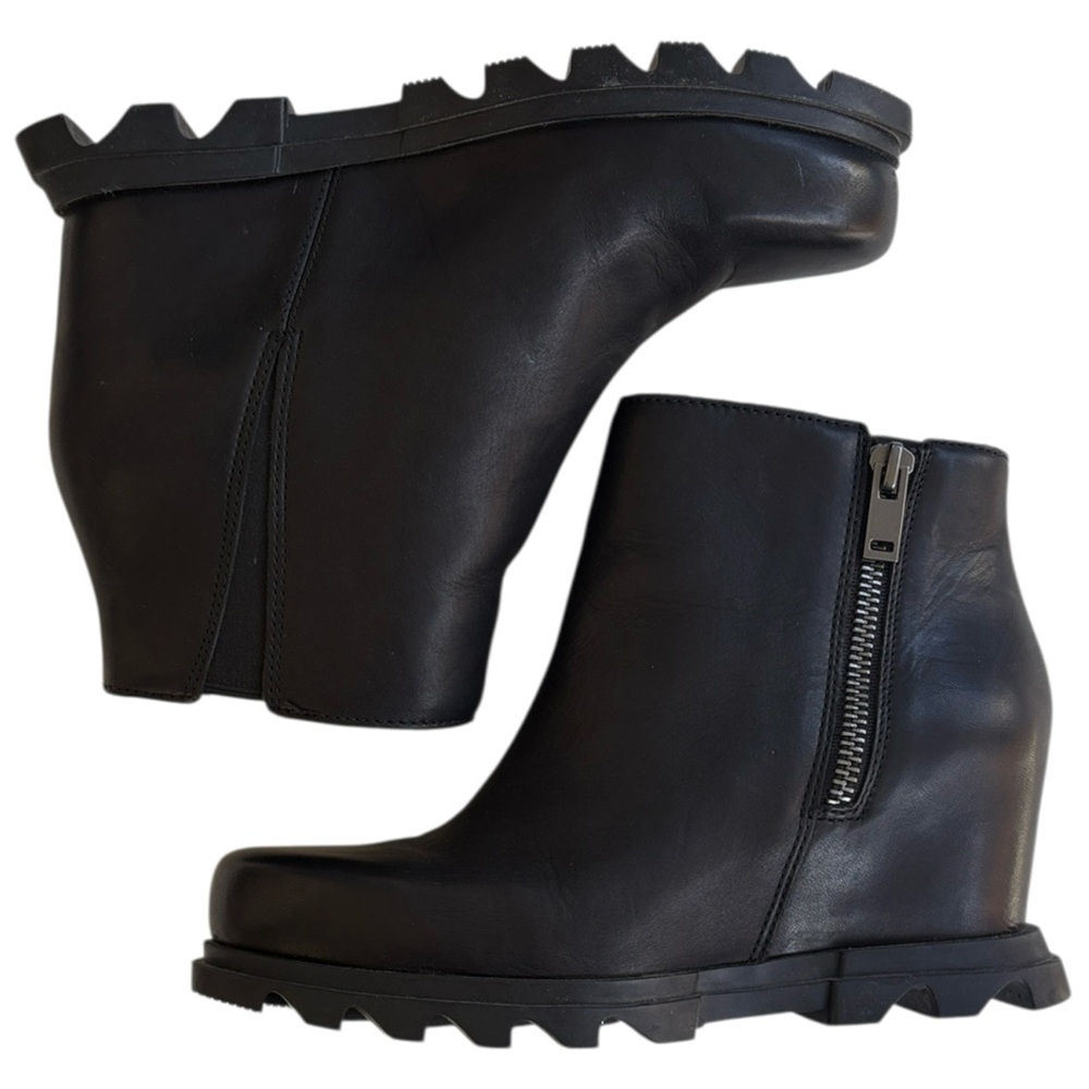 Sorel Black Leather Wedge Ankle Boots with Lug Sole